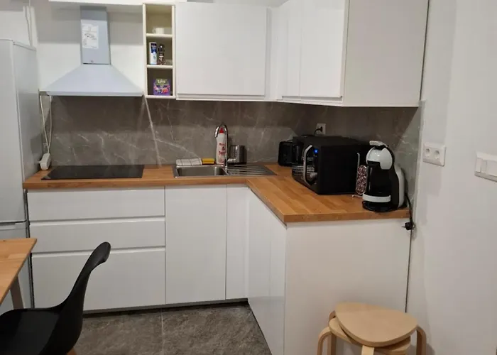 Hi Downtown A12 Apartment *